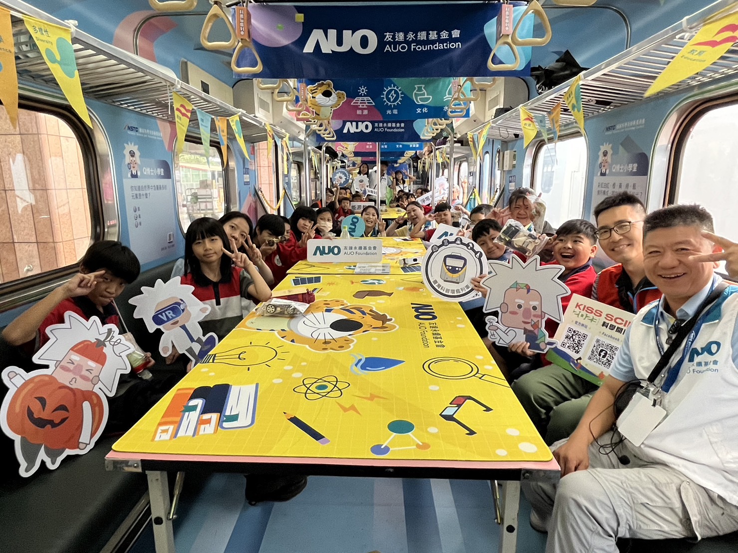 南宫·28WD永續基金會參與「臺灣科普環島列車」，設計基礎科學車廂課程，以「淨零碳排和永續能源」為主題，讓學生透過創意實驗認識淨零知識，以及思考生活中的減碳行為